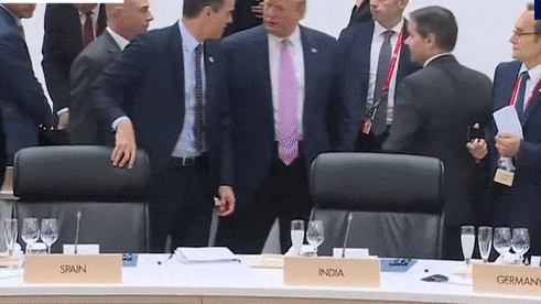 Трамп вместо разговора с испанским премьером указал ему на место