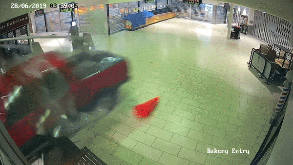 Неудачники устроили ограбление в стиле GTA, насмешив полицию снятым в ТЦ видео