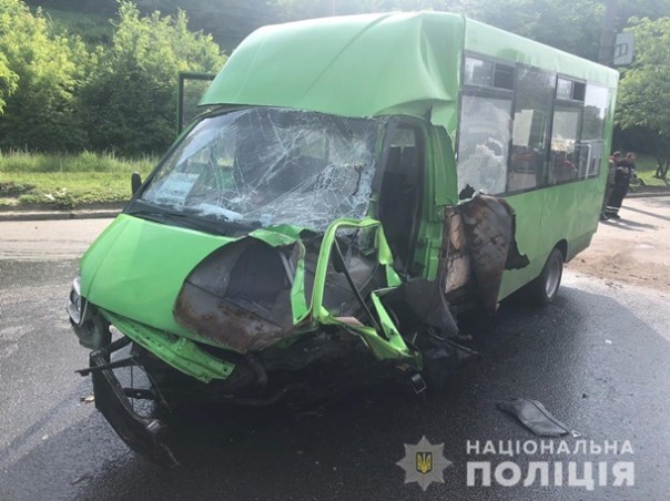 В Харькове в ДТП с маршруткой пострадали 15 человек