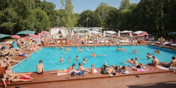 Москва радует: в парках открыты пляжи, бассейны и зоны отдыха