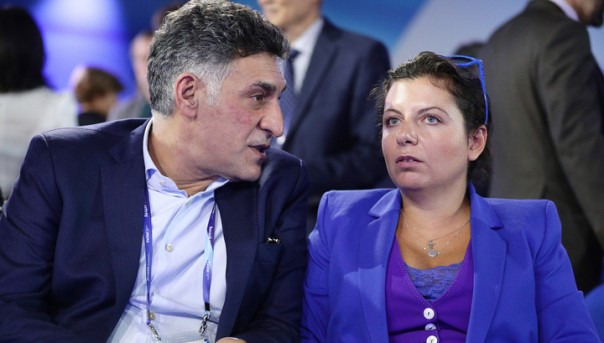 Угроза выкидыша: муж Симоньян отреагировал на инцидент с ней и Соболь