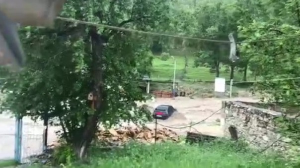 В Дагестане вышла из берегов горная река