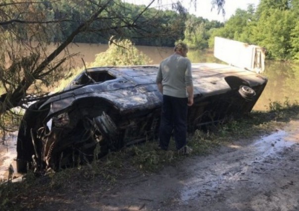 В Винницкой области в реку опрокинулся автомобиль с украденными химикатами – в Белой Церкви перекрывают водоснабжение