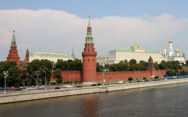 Общество распутья между монархистами и коллаборационистами