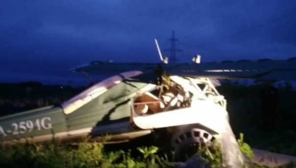 Совершивший жесткую посадку в Подмосковье самолет сняли на видео