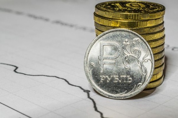 Центробанк снизил ставку. Что будет с курсом рубля, вкладами и кредитами?