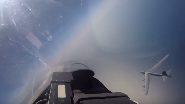 Опубликовано видео перехвата бомбардировщика ВВС США российским Су-27