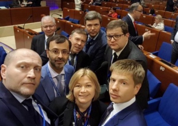 Глава украинской делегации в ПАСЕ назвал Зеленского "невеждой"