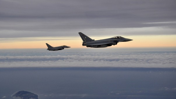 Два истребителя столкнулись в небе над Германией