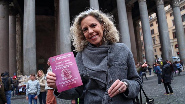 В Италии официально вернули определения «мать» и «отец»