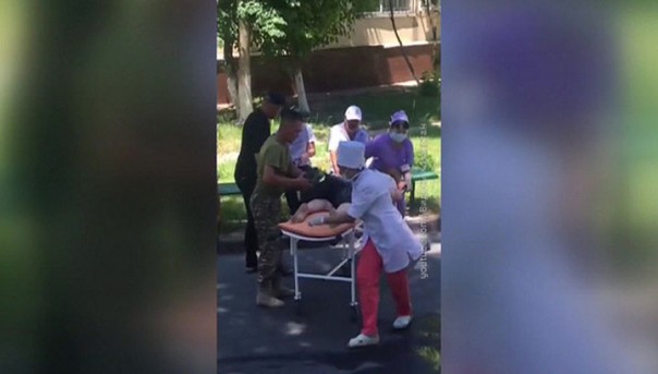 Число погибших от взрывов в Казахстане выросло | "Если я не выживу". Военный записал послание родителям под звуки взрывов в Арысе