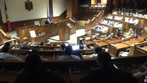 КС Молдавии в полном составе ушел в отставку