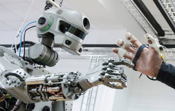 У экипажа будущей экспедиции к МКС есть замечания к человекоподобному роботу "Федор"