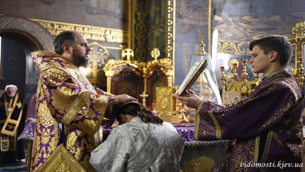 Bellingcat обвиняет лидеров ПЦУ и УПЦ КП в поддержке праворадикальных группировок