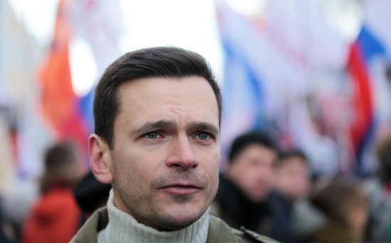 Проваливший проверку подписей Яшин достал с полки забытый мандат