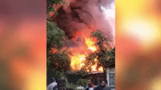 В Подмосковье полыхает склад с пластмассой