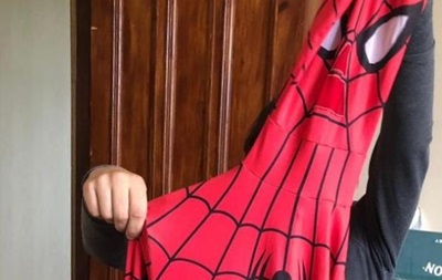 Спайдермен уже не торт! Под Киевом мужчина в костюме Спайдермена убил друга табуреткой