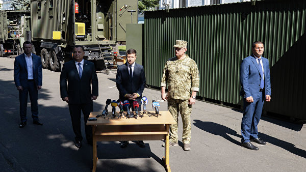 Полторак прокомментировал инцидент на встрече с Зеленским