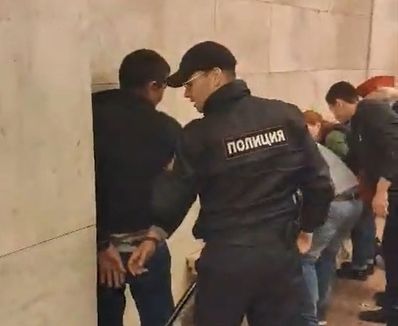 В петербургском метро приезжий с Кавказа ранил ножом глухонемых украинцев