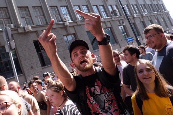 Арестован за участие в незаконной акции - невъездной!