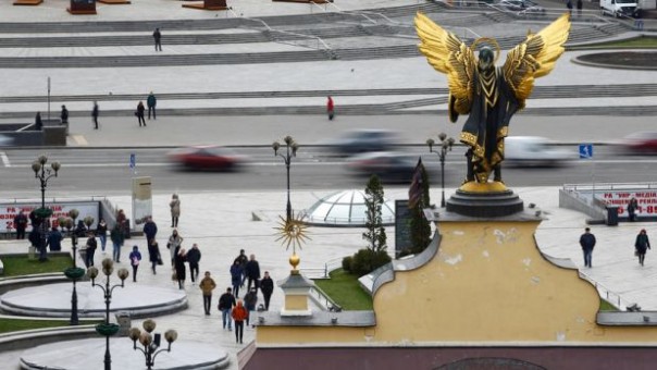 В Киеве избили журналиста на акции против блогера Шария