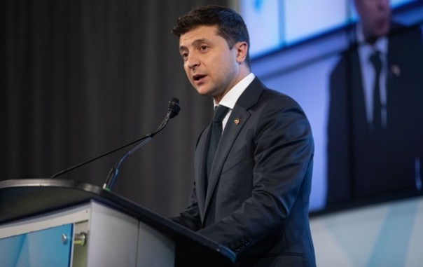 Зеленский решил выплатить премии украинским военным вместо парада на День независимости