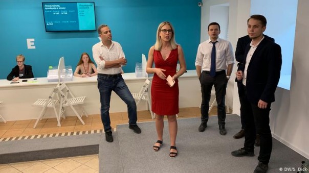 Москвич жестко отделал Соболь и ее компанию