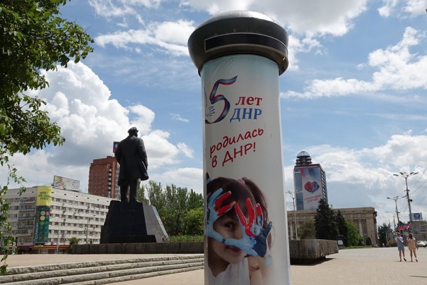 Пять лет комендантскому часу в ДНР: сторонники и противники. Андрей Бабицкий