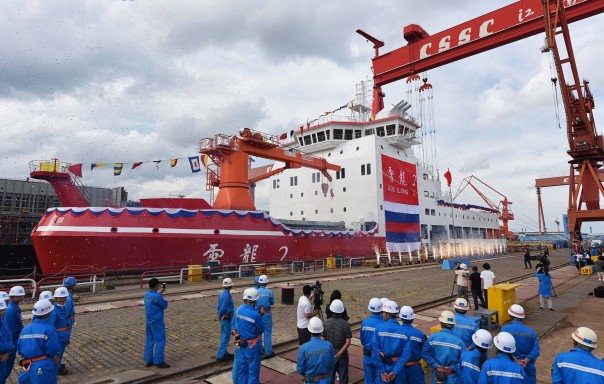 В Китае сдали в эксплуатацию первый построенный самостоятельно ледокол