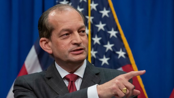 Министр труда США ушел в отставку на фоне скандала с секс-торговлей