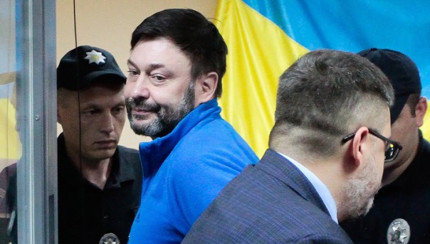 Судьи заняты другим делом: почему на Вышинского снова надели наручники