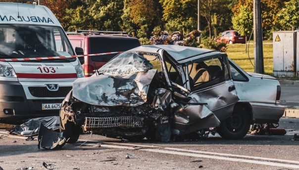 Неадекватный водитель устроил смертельное ДТП в Киеве. Видео