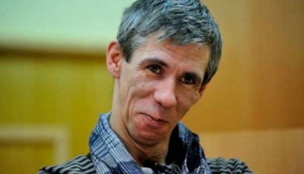 Целовал и плевался: Актёр Панин устроил странную акцию на Крымском мосту