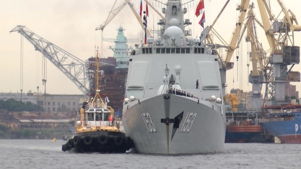 В Петербург на парад по случаю дня ВМФ прибыл ракетный миноносец из Китая "Си Ань" | В Таманской дивизии под Москвой встретили гостей из Китая