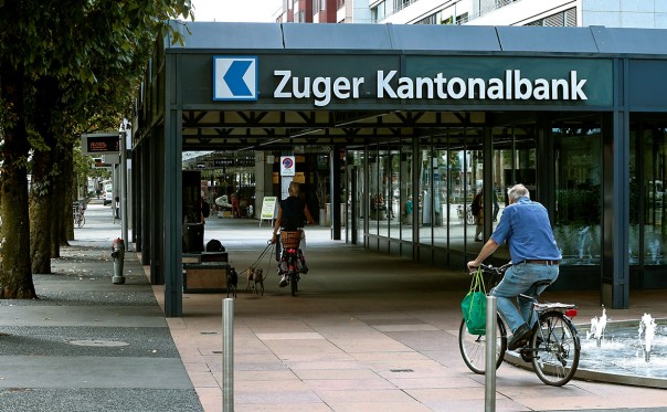 Банки в Швейцарии начали доплачивать заемщикам за кредиты