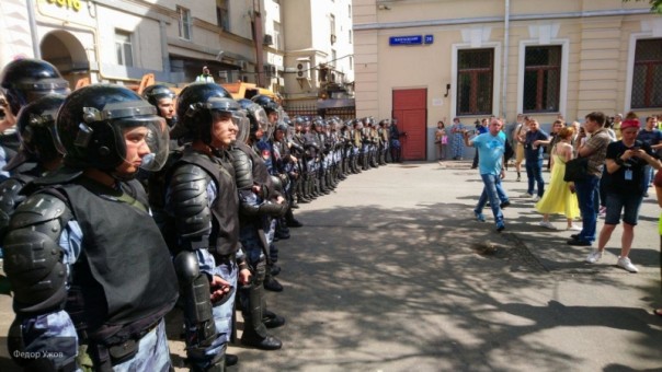 Либералы сели в лужу: митинг на Тверской провалился