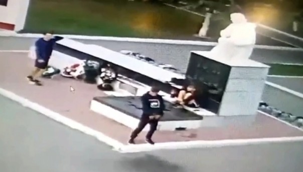 В Марксе пьяные школьники осквернили Вечный огонь