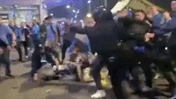 Возле "Газпром-арены" произошло столкновение футбольных фанатов с ОМОНом