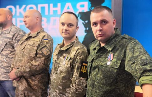 "Как есть с гнильцой". Стала известна личность одного из ополченцев из побратавшихся с "атошниками" во время эфира телепередачи "Окопная правда"