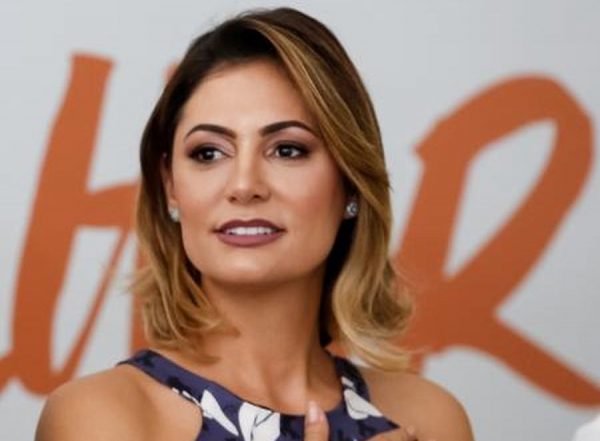 Макрон оскорбился за Макрониху