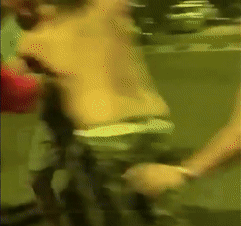 Экс-чемпиона UFC нокаутировали пощёчиной в уличной драке