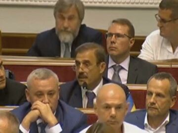 Депутат Рады рассмешил коллег при попытке выступить на украинском языке