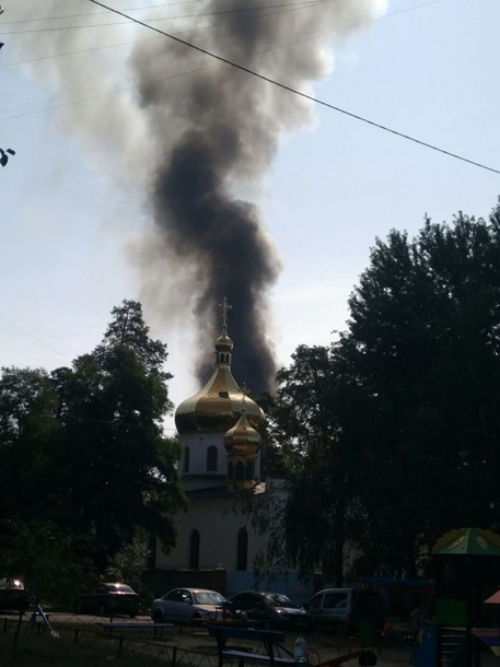 В окрестностях Львова горит склад с растворителем | В Киеве горят склады, над городом стоит столб дыма