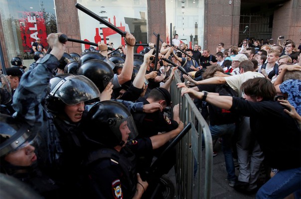 Протесты в Москве. Избиение протестующих. Задержание членов Единая Россия и пьяный Михаил Ефремов "разгоняющий" ОМОН