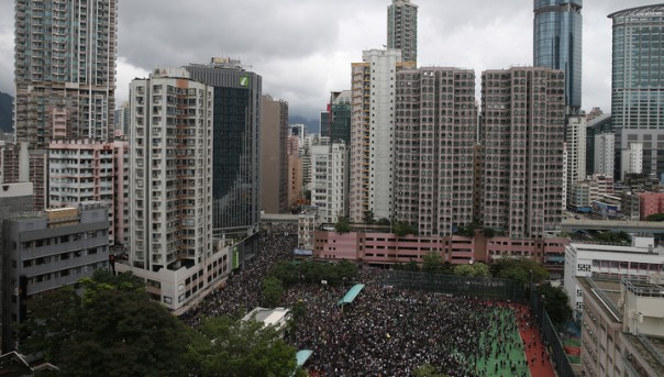 В Гонконге китайская полиция разгоняет и арестовывает демонстрантов