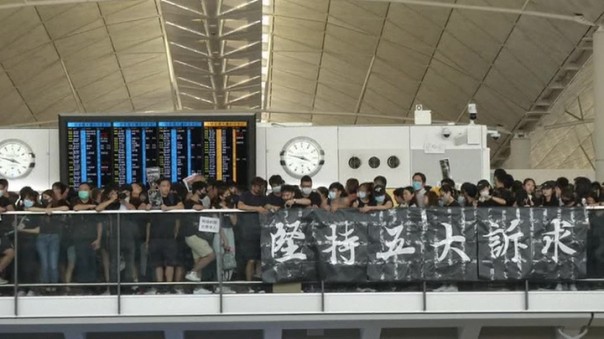 Действия протестантов в Гонконге приравняли к терроризму | Оппозиция в Москве и Гонконге обделалась, но по-разному