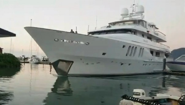 Роскошная яхта "угольного барона" протаранила причал в Австралии