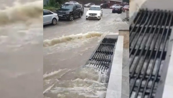 Улицы Сочи превратились в бурлящие реки | В Приморье тайфун "Кроса" принес более 70% месячной нормы осадков | "Погода 24": итоги недели | и др.