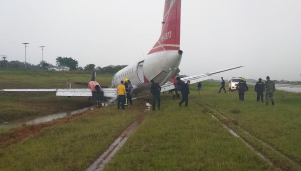 Неудачная посадка пассажирского авиалайнера попала на видео