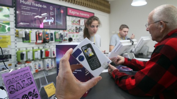 Умного не надо: кнопочные телефоны занимают четверть рынка РФ